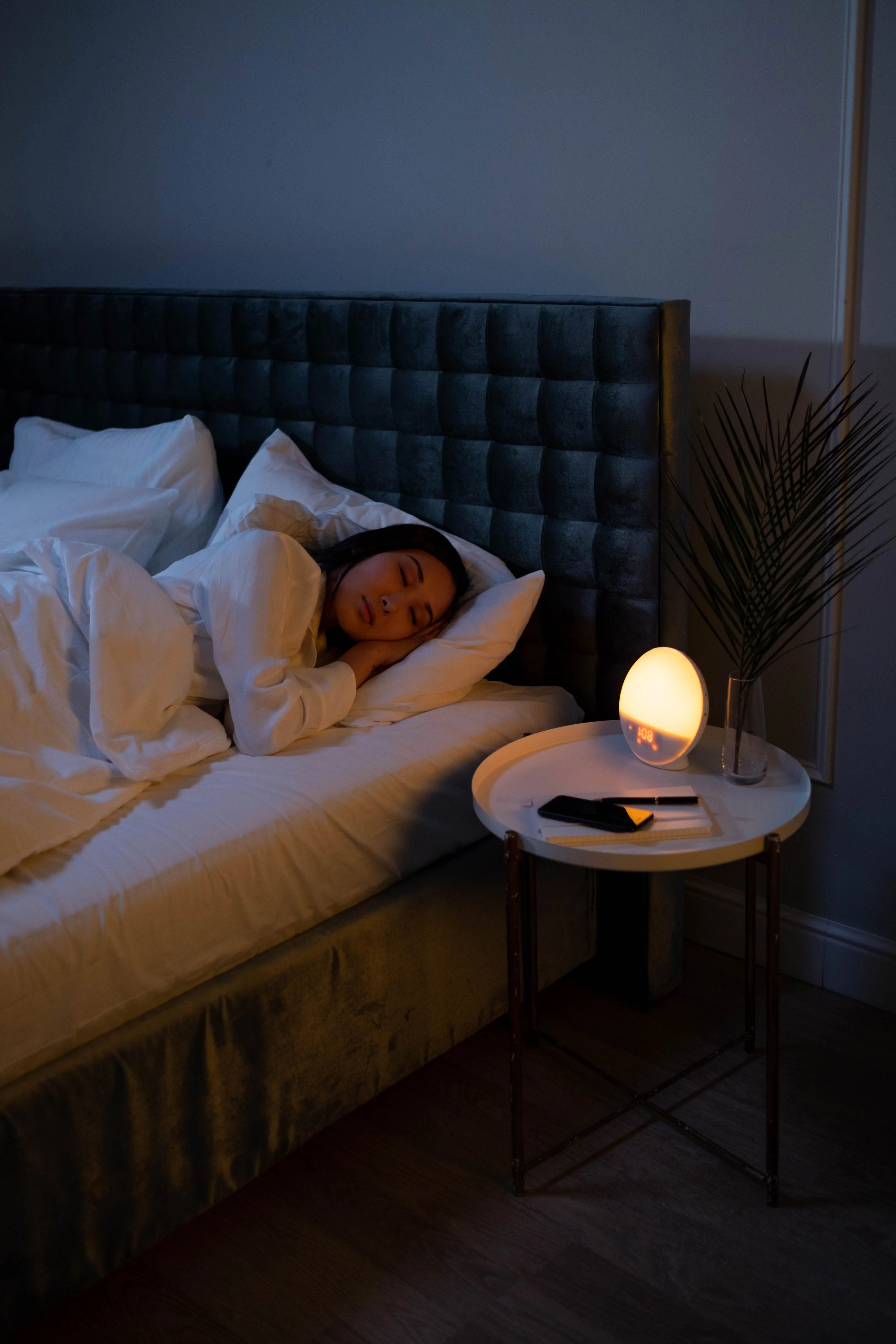 How Sleep Affects Hair Growth: The Overnight Recovery Window